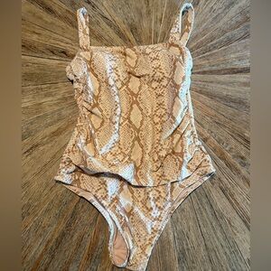 Kona Sol Snakeskin One-Piece Swimsuit Beige/Brown medium 8-10 gold accents